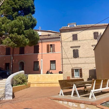B&B Residenza Leonardo Falconara Marittima Eksteriør bilde