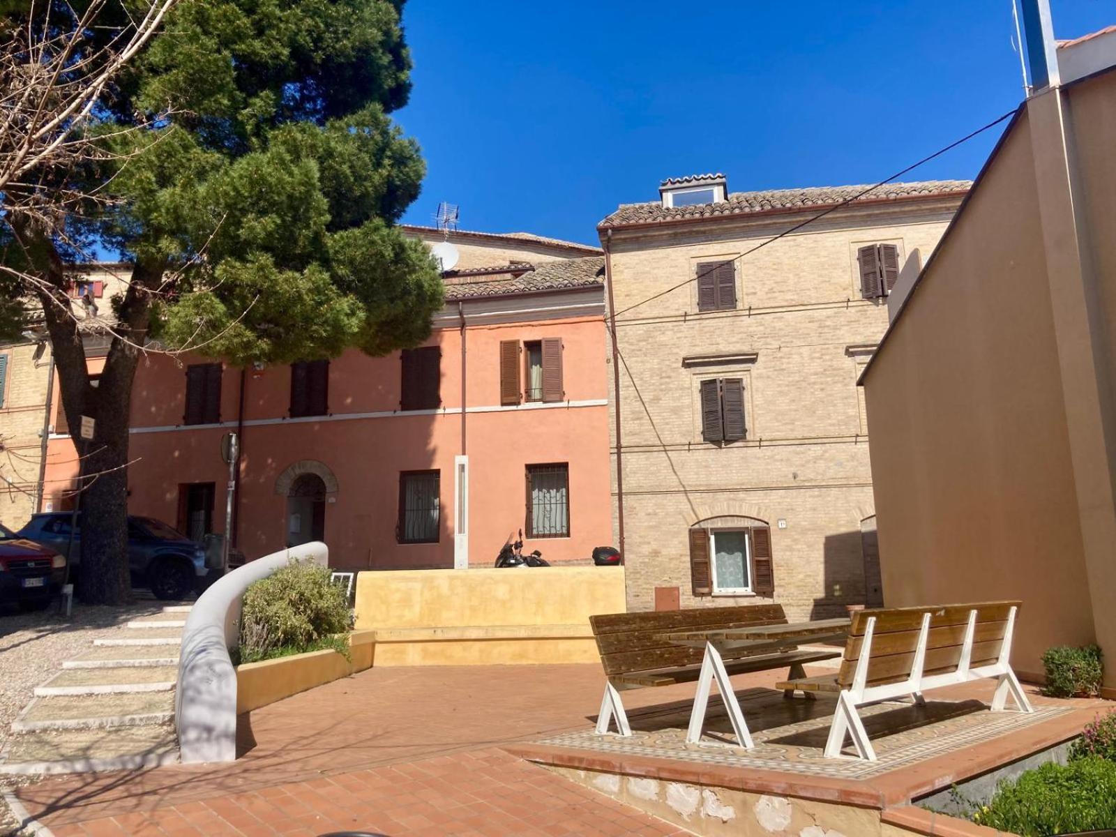 B&B Residenza Leonardo Falconara Marittima Eksteriør bilde
